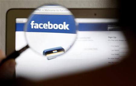 Skal/må man “lure” på sit barns Facebook?